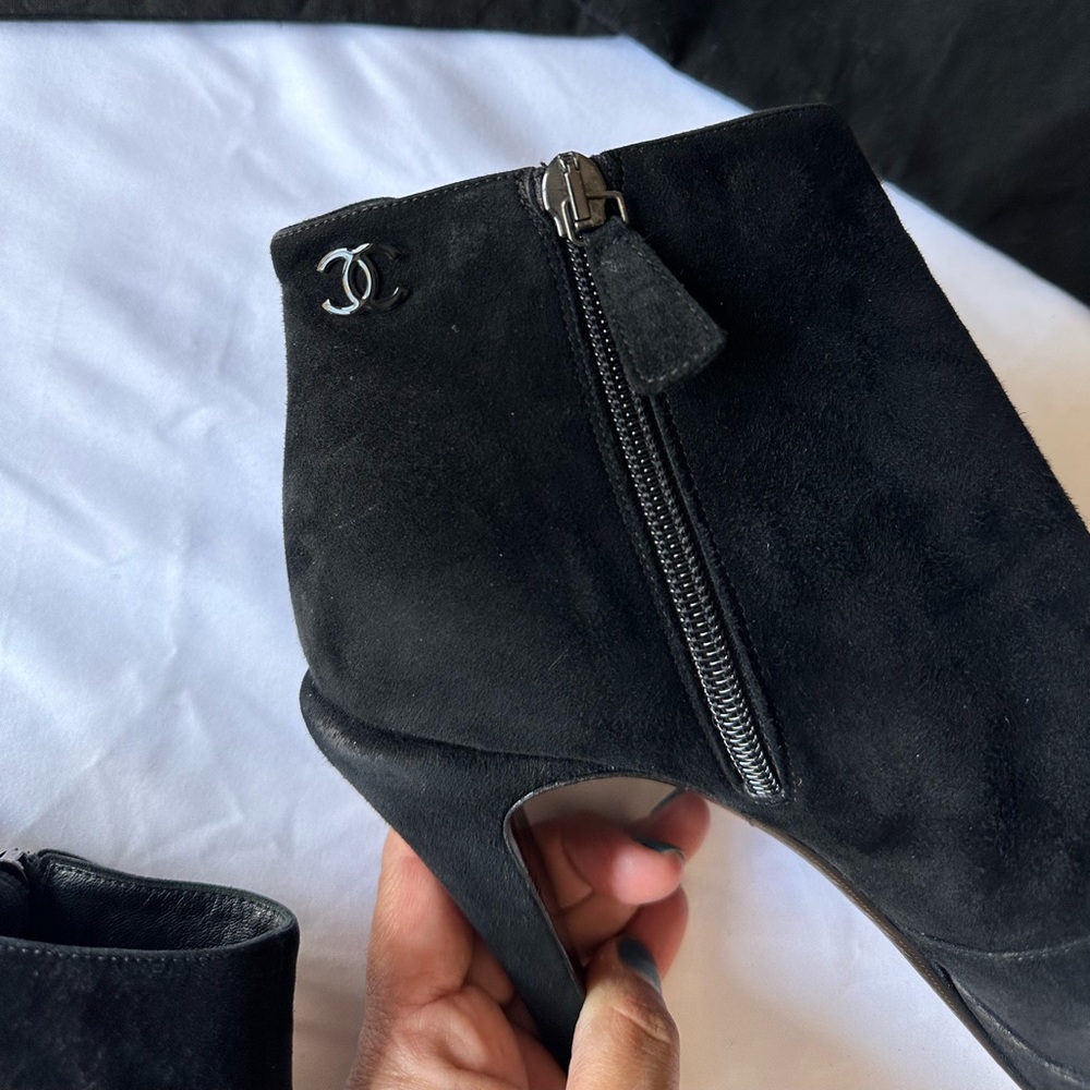 Chanel interlock round toe black suede leather ankle platform booties 39 - Picture 4 of 16